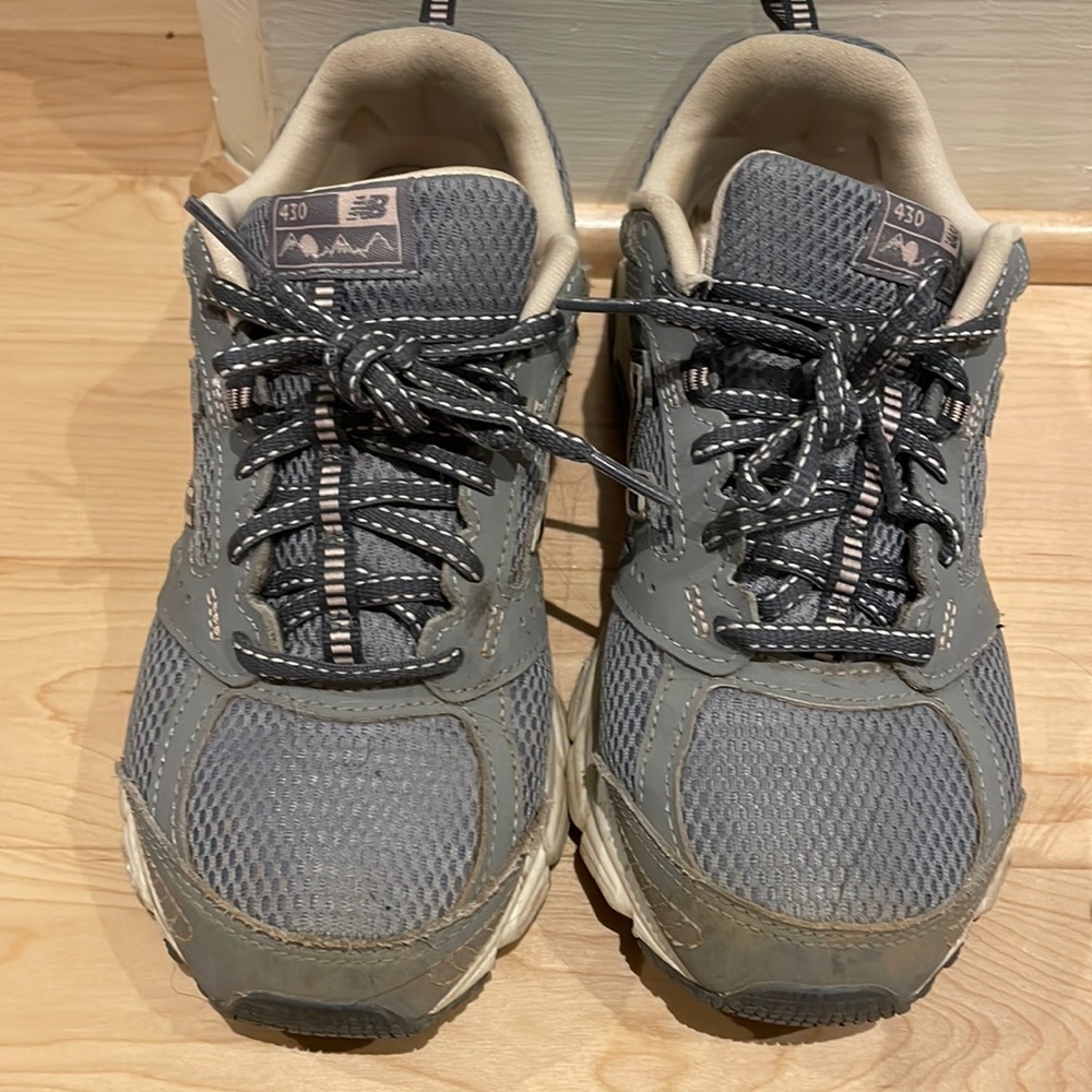 Women’s new balance sneakers